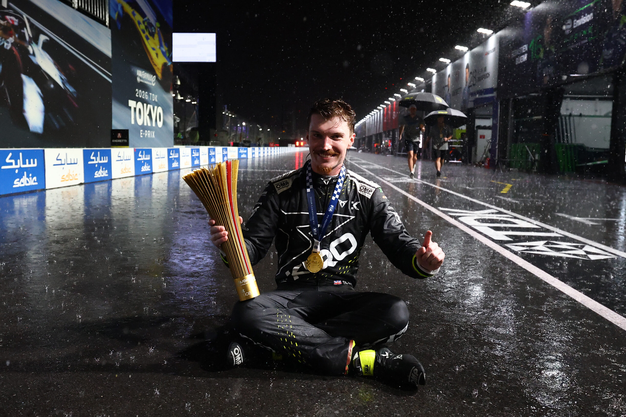 TOKYO, JAPAN - JULY 25: Race winner Dan Ticktum of Great Britain and CUPRA KIRO poses for a photo in rain while sitting in the Pitlane with his trophy during the Tokyo E-Prix, Round 14 of the 2026 FIA Formula E World Championship at Tokyo Street Circuit on July 25, 2026 in Tokyo, Japan. (Photo by Simon Galloway/LAT Images)