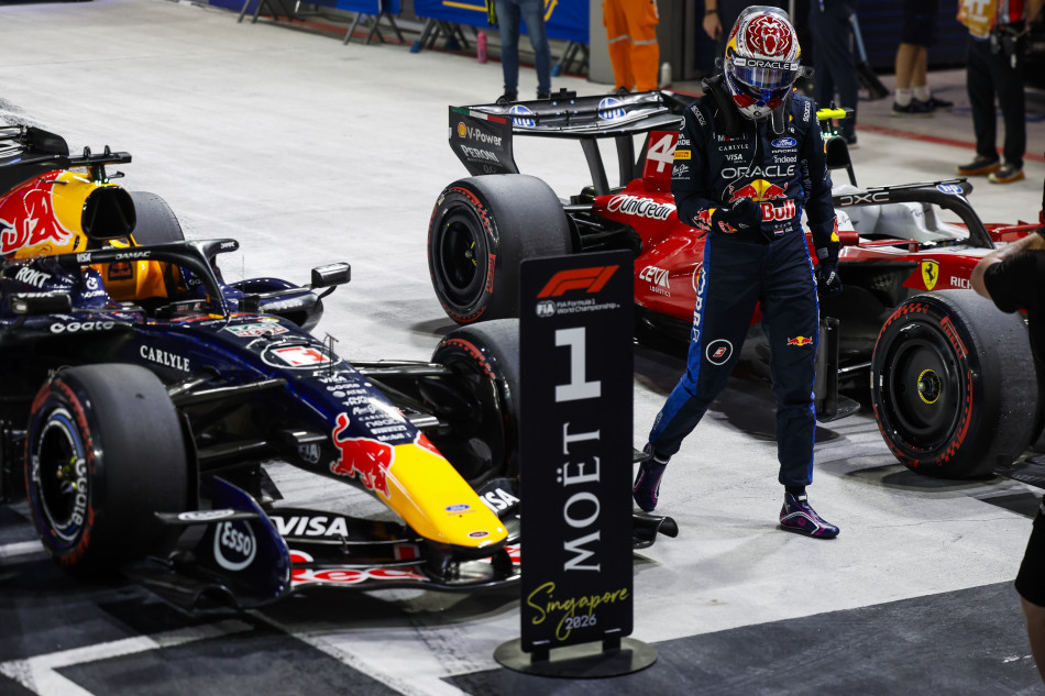 Max Verstappen Pole Position Formula 1 Singapore Grand Prix